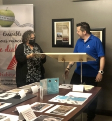 Diabète Estrie/Mme Anne Marcoux reçoit son certificat